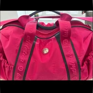 🍋 LULULEMON RARE JET RUNNING DUFFLE BAG-- AS IS